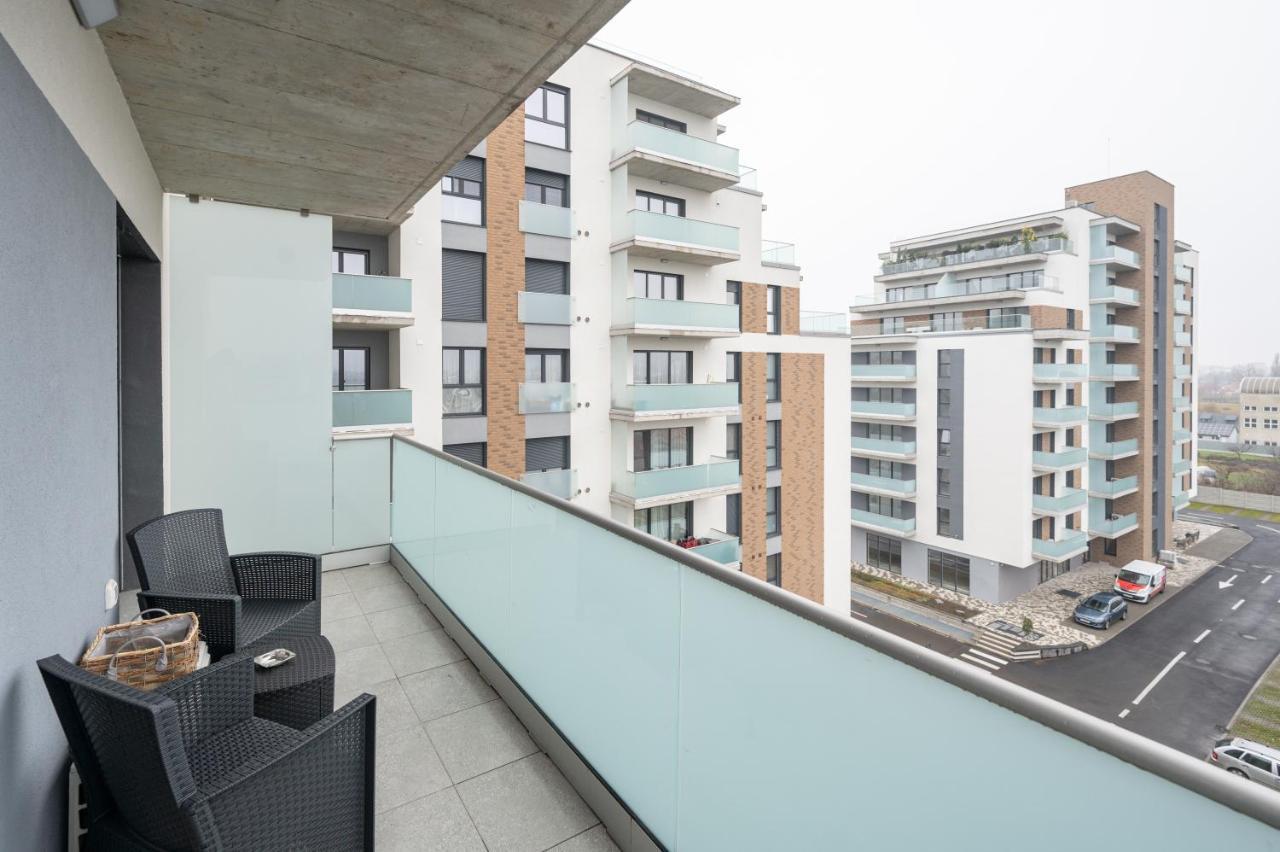 Ferienwohnung Rosewood Gold Oradea Exterior foto